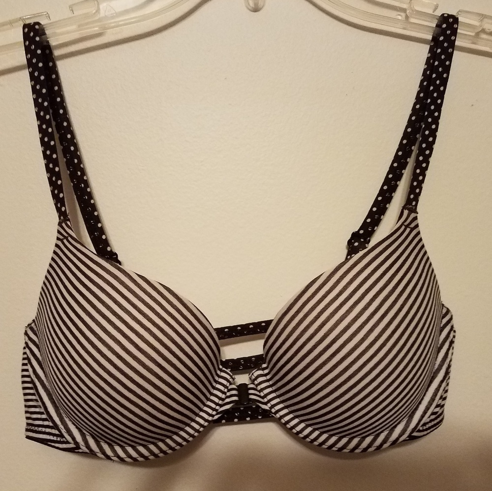 Balck and white Victoria's secret bra, 32C.